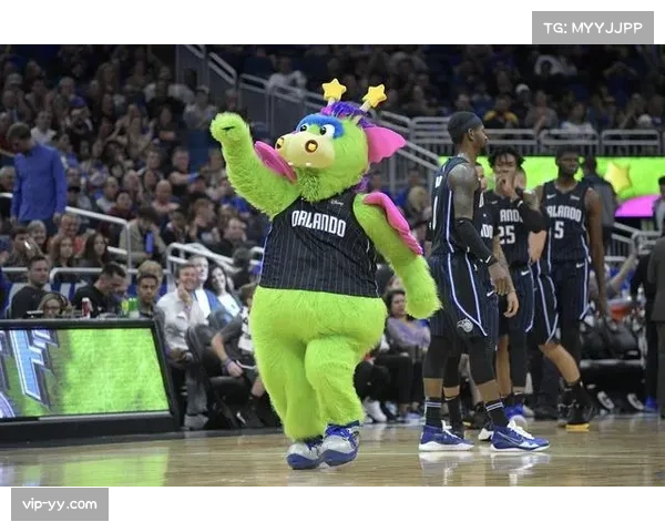 NBA季前赛魔术队主场吉祥物全新升级 互动环节增添球迷互动体验 NBA季前赛魔术队主场吉祥物全新升级 互动环节增添球迷互动体验